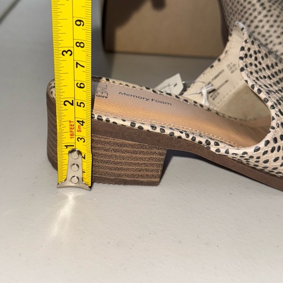 Time and Tru Women's Memory Foam Polka Dot Mules low block Est 1.5 Inches - Picture 7 of 8